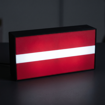 Lettland Flagge Lampe leuchtend