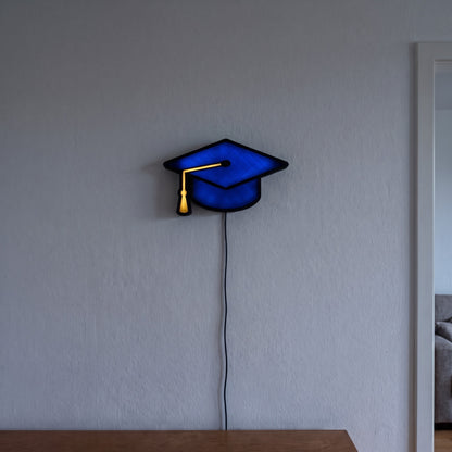 Doktorhut Lampe, an der Wand leuchtend