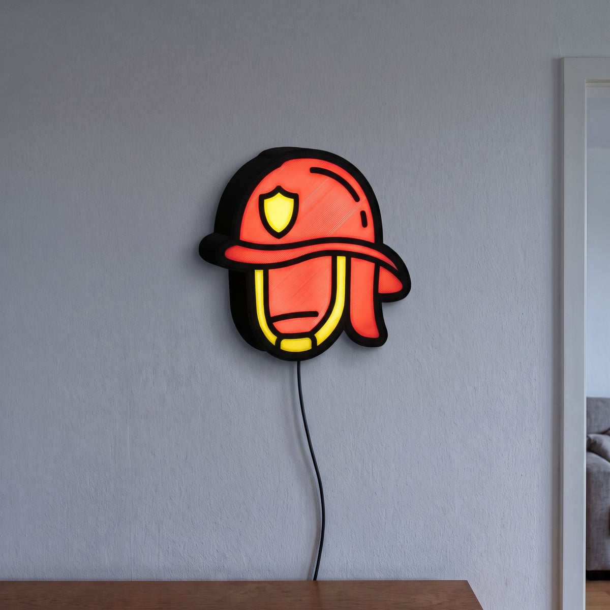 Feuerwehrhelm Lampe, an der Wand leuchtend