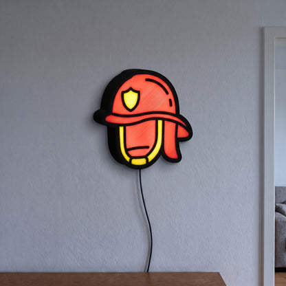 Feuerwehrhelm Lampe, an der Wand leuchtend