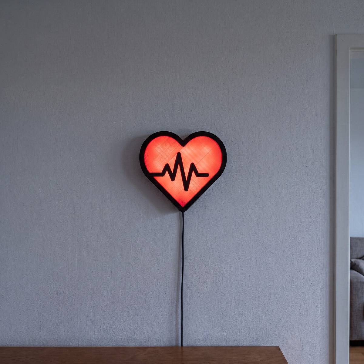 Herzschlag Lampe, an der Wand leuchtend