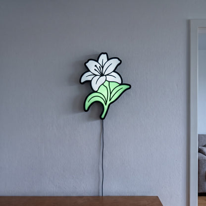Lilie Lampe, an der Wand leuchtend