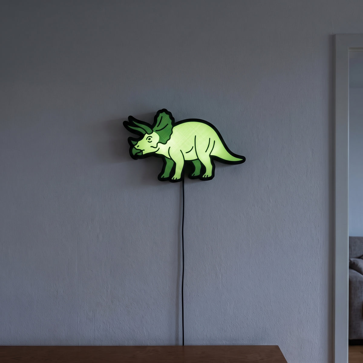 Triceratops Lampe, an der Wand leuchtend