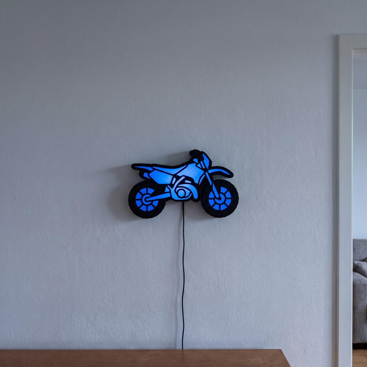 Enduro Lampe, an der Wand leuchtend