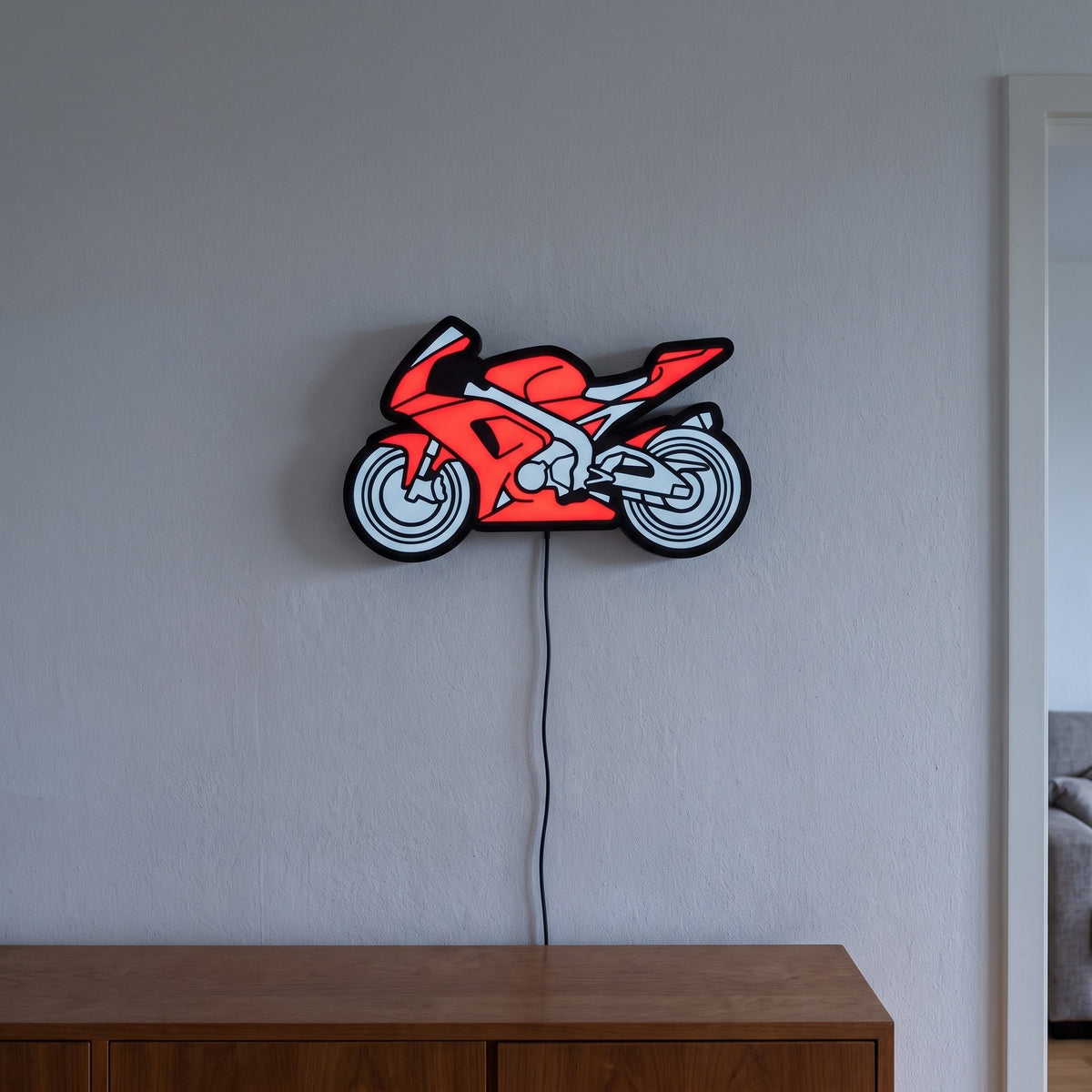 Supersportler Lampe, an der Wand leuchtend