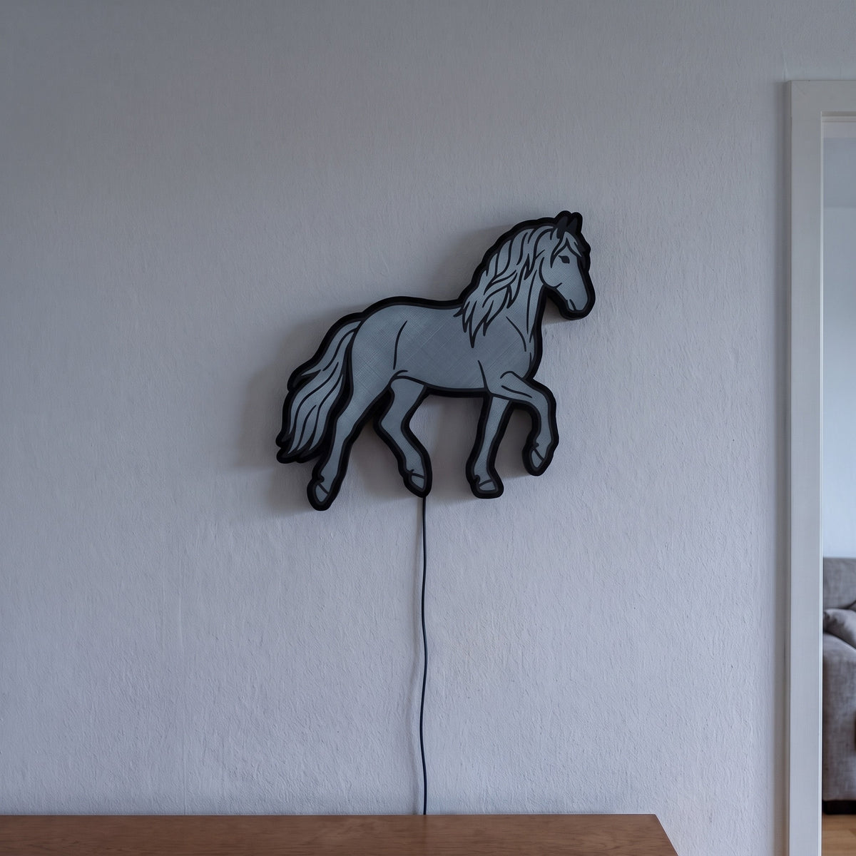 Friese Lampe, an der Wand leuchtend