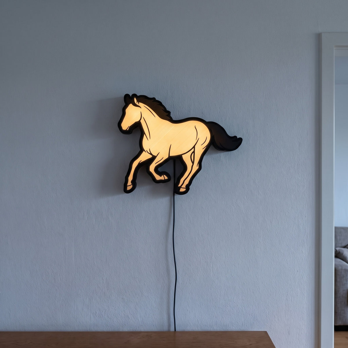 Galoppierendes Pferd Lampe, an der Wand leuchtend