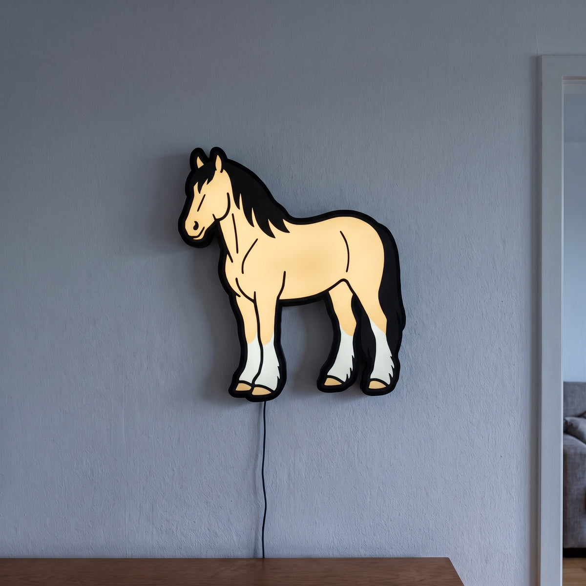 Kaltblut Lampe, an der Wand leuchtend