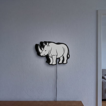 Nashorn Lampe, an der Wand leuchtend