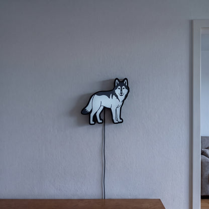 Wolf Lampe, an der Wand leuchtend