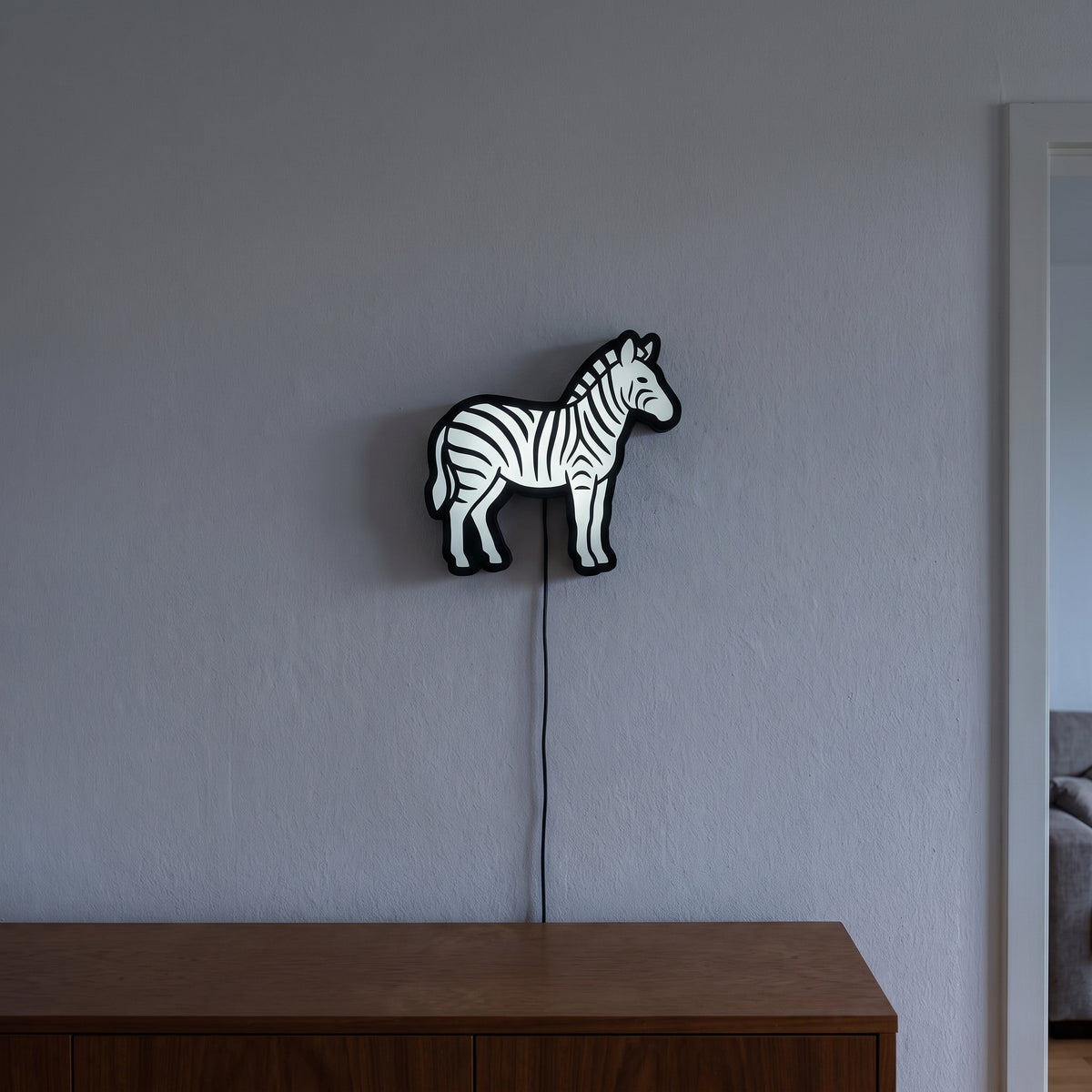 Zebra Lampe, an der Wand leuchtend