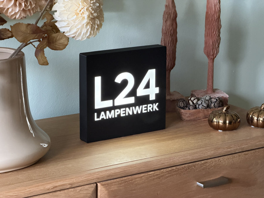 Lampe von Lampenwerk24 im Wohnzimmer